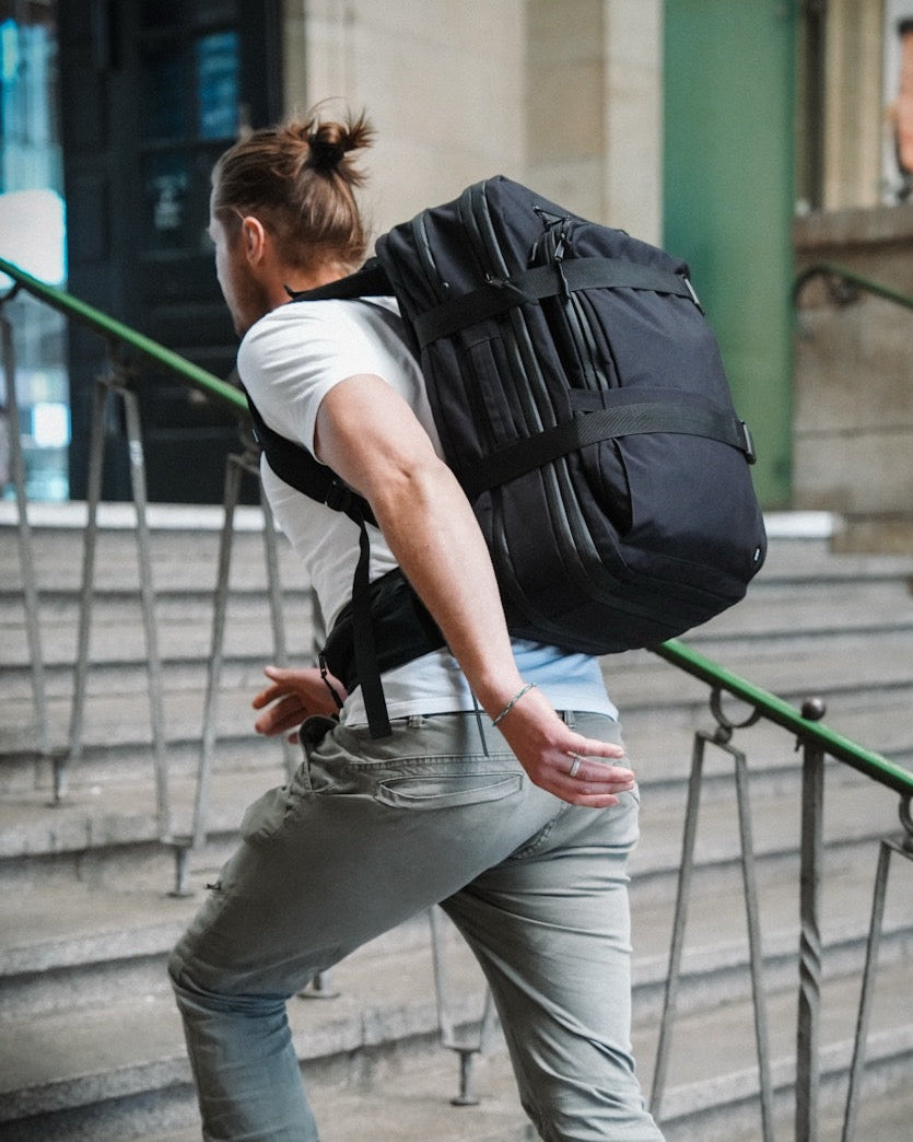 NQ1 Modularer Rucksack 35 Liter am Bahnhof