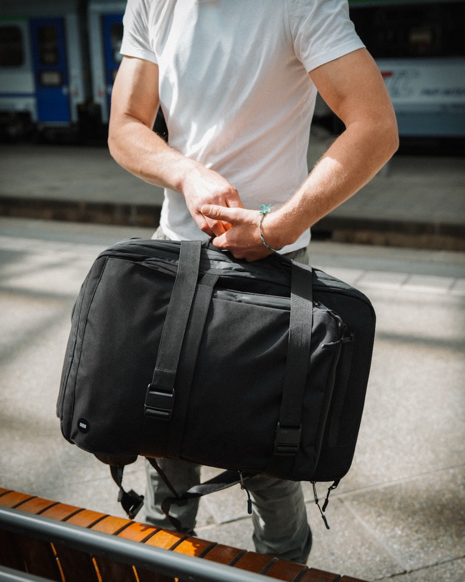 NQ1 Modularer Rucksack am Bahnhof getragen
