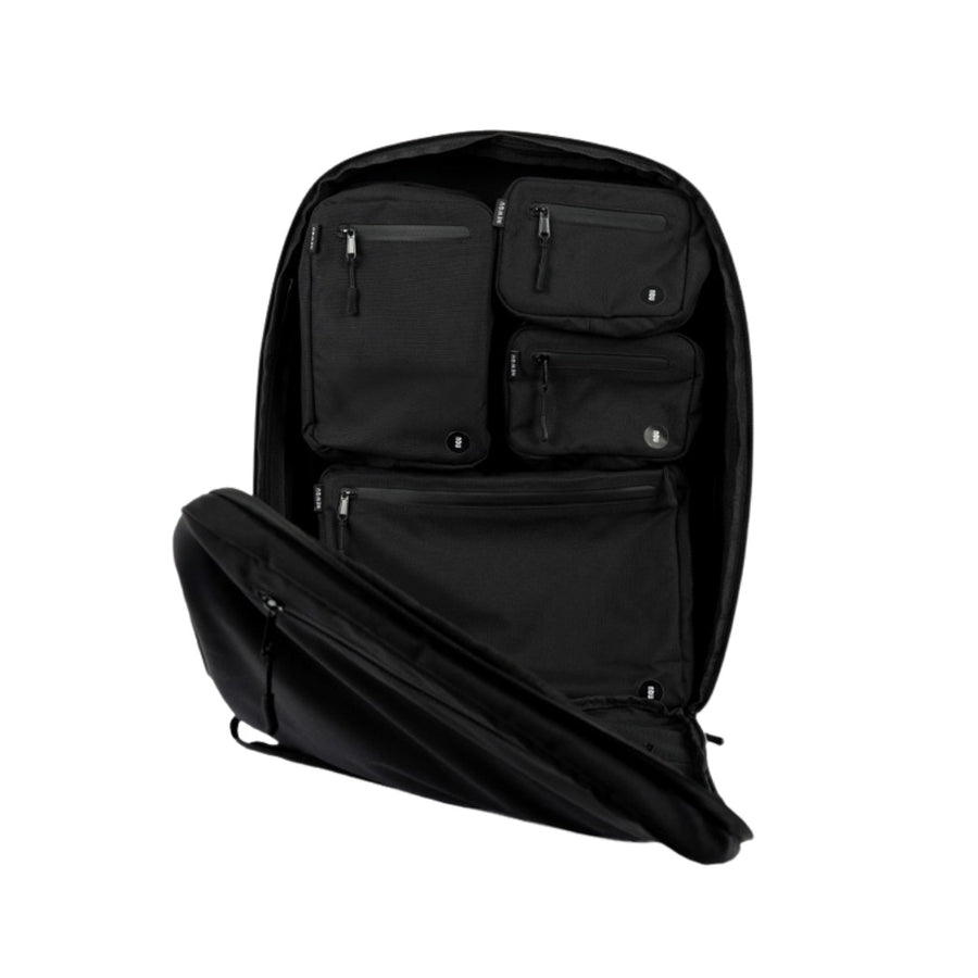 Bestückte NQ1 PackPlate im geöffneten NQ1 Rucksack